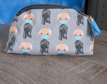 Iconic Mitten Bernie Sanders cartoon print mini zipper bag